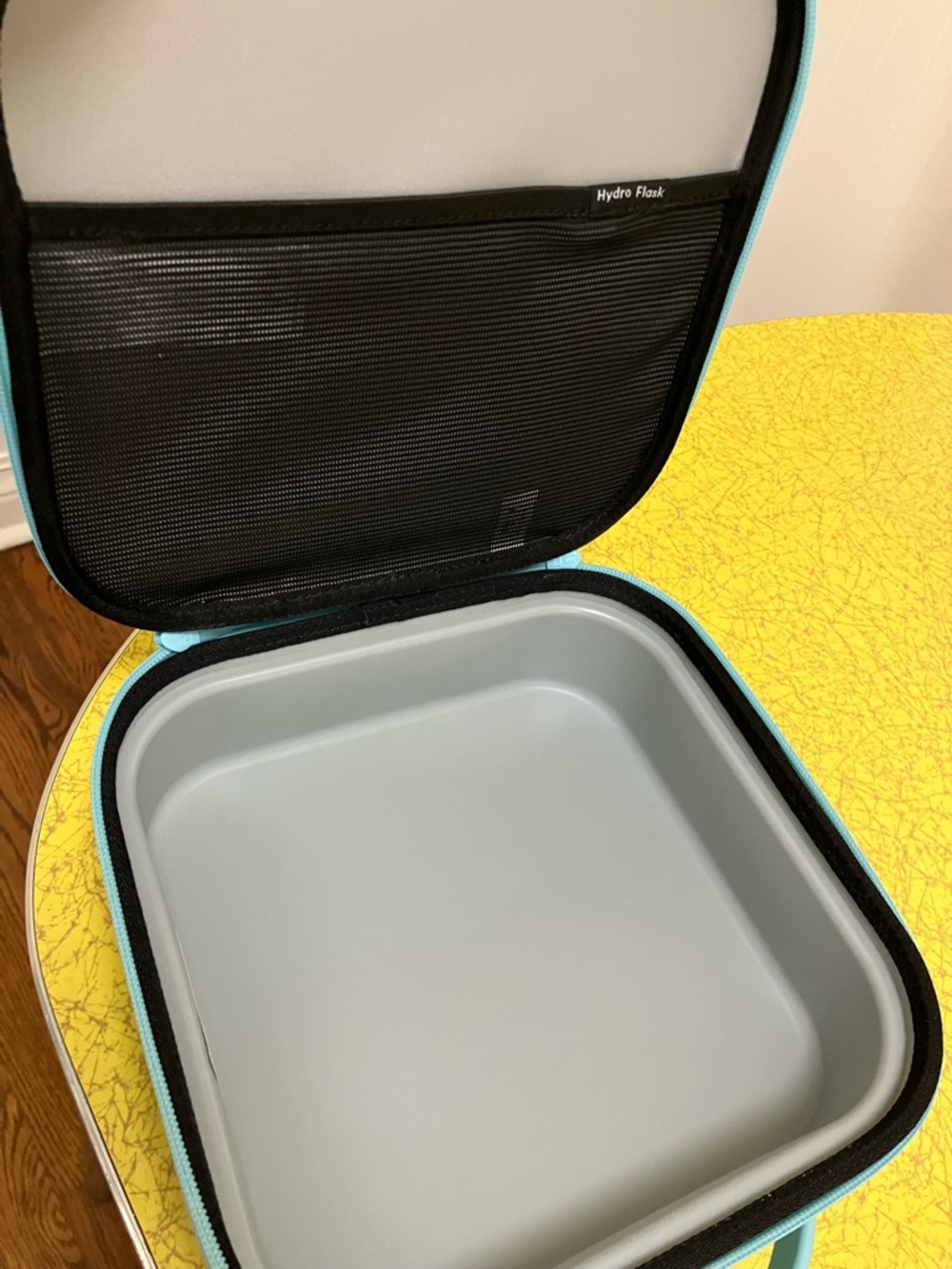 Hydro Flask Pale Blue Kids Lunch Box with Handle - Picture 7 of 9